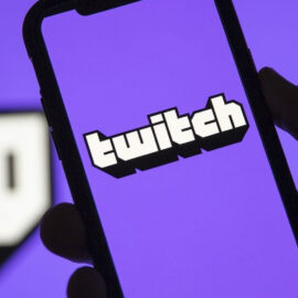 Jefa de contenido de Twitch deja su puesto tras polémica de pago a streamers